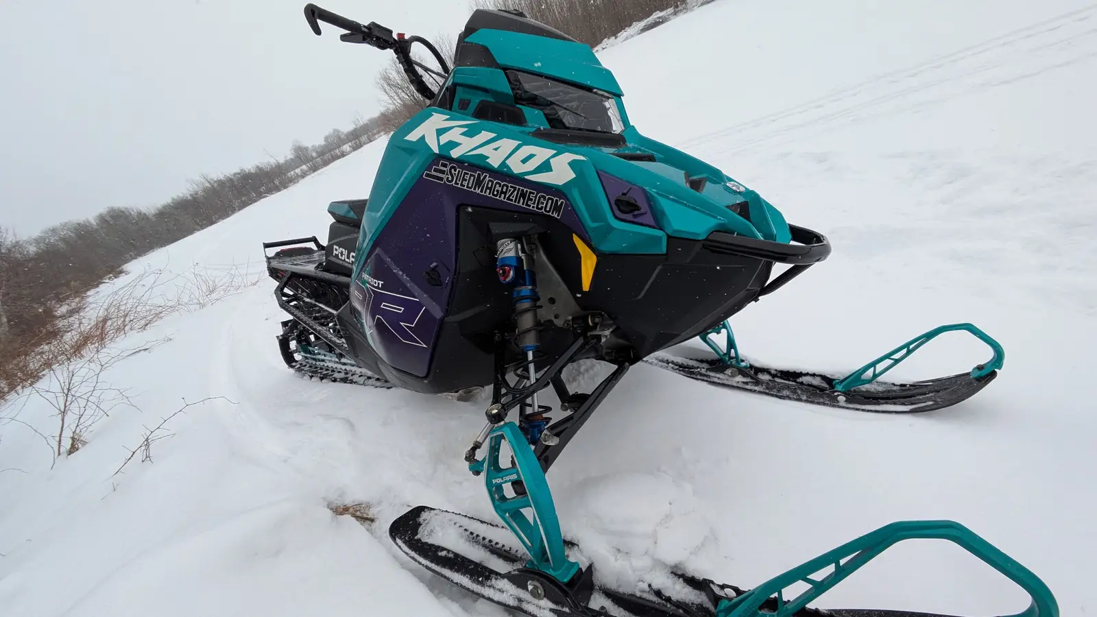 Essai complet de la Polaris Patriot 9R RMK Khaos Slash 155 : une motoneige hors-piste puissante, agile… mais exigeante